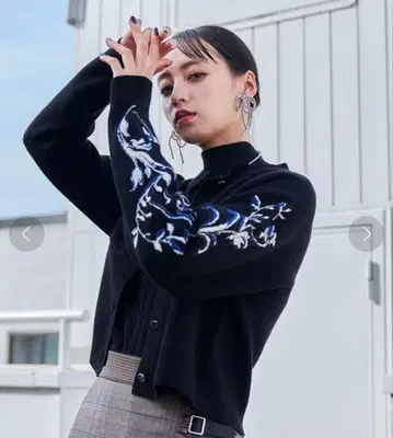 [ HARE ] 자수 포켓 니트 가디건 블랙