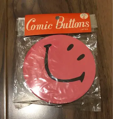 코믹 버튼 스마일리 페이스 배지