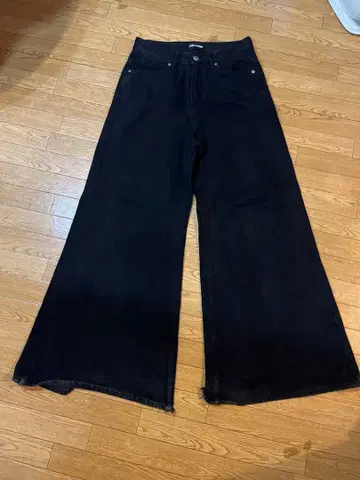 Aesir Studies 오버 사이즈 플레어 팬츠