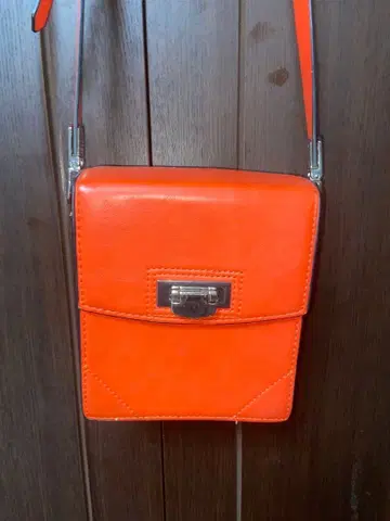 ZARA 오렌지 플랩 숄더백