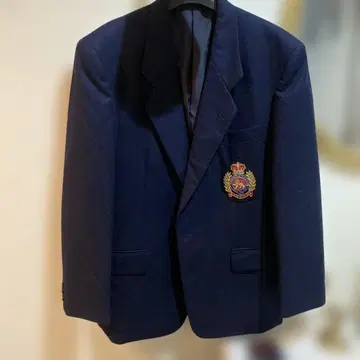 국립 패션 엠블럼 부착 네이비 블레이저