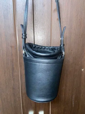 HARE 블랙 가죽 복조리형 숄더백