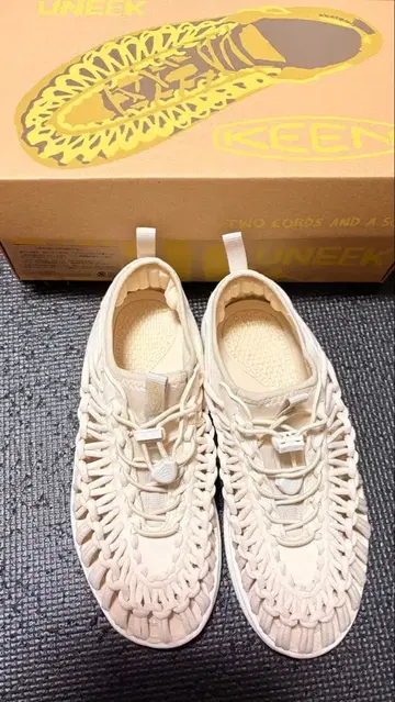 KEEN 샌들 유니크 박스 포함 24.5cm