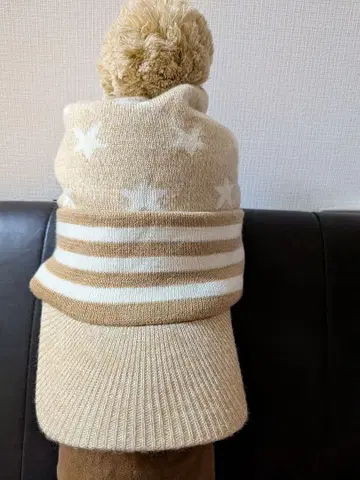 adidas 별 패턴 폼폼 포함 베이지 니트 캡