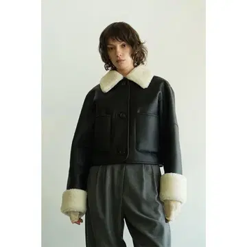 클라네 VEGAN LEATHER BOA SHORT JACKET