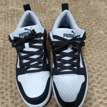 PUMA 소프트폼 스니커즈 화이트/블랙 캐주얼 스니커즈