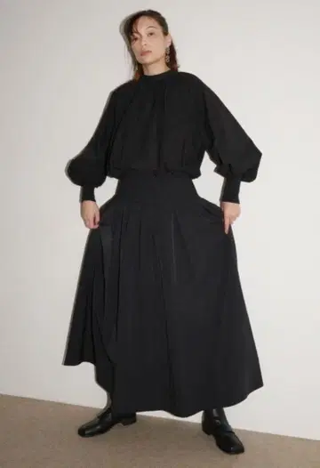 23AW 핀턱 개더 스커트