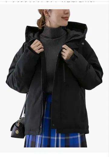 블랙 후드 부착 다운 자켓 서니 라벨