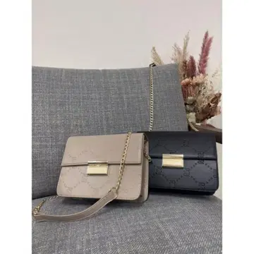 택 포함 새상품 립서비스 엠보싱 로고 체인 숄더백