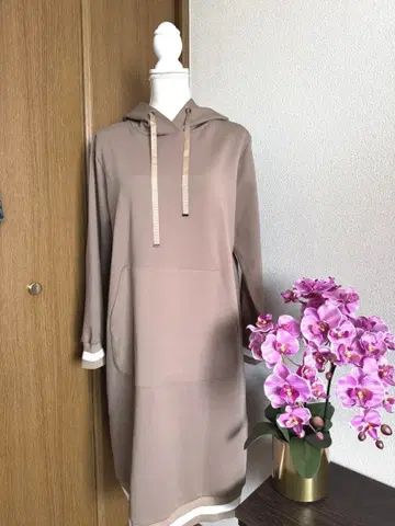 베이지 후드 부착 후드티