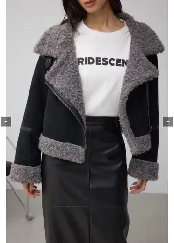 이번 시즌 아줄바이마우지 페이크 무스탕 코트