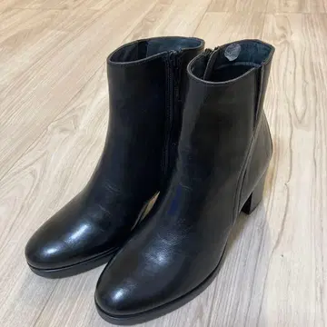 [ 새상품급 ] EVOL 이 블랙 가죽 숏부츠 사이드 지퍼 23cm