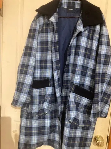 여유로운 실루엣의 코트