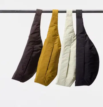 UNIQLO U 블랙 크로스 바디백