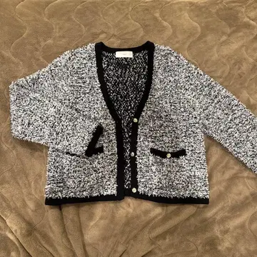 index 긴팔 가디건 블랙과 화이트 믹스