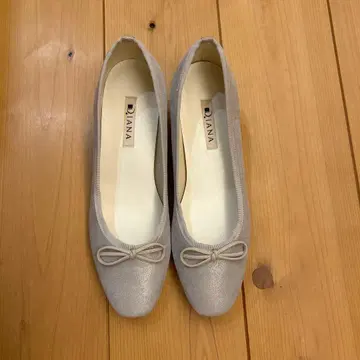 DIANA 그레이 리본 포함 펌프스