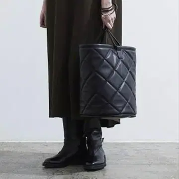 미사용 새상품 더 릴렉스(THE RERACS) 퀼트 버킷 백