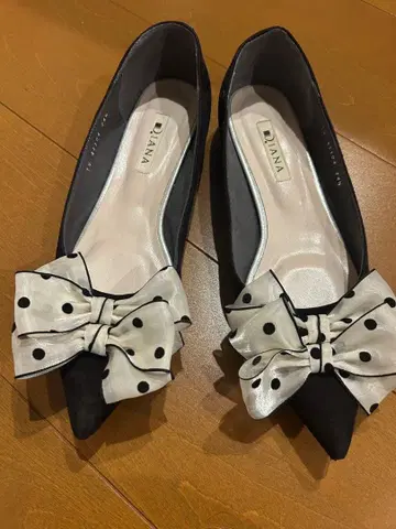 DIANA 블랙 플랫슈즈 리본 포함