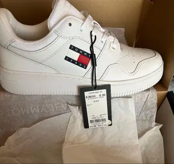 TOMMY JEANS 화이트 스니커즈