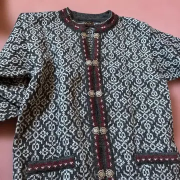 노드 트릭 니트 가디건 노르웨이산 블랙과 화이트 무늬