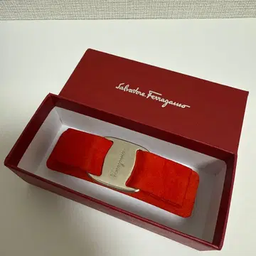 페라가모 Ferragamo 머리핀 벨벳