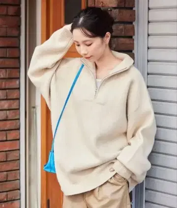 베이지 하프 지퍼 오버 사이즈 스웨터