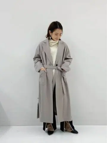 UNITED TOKYO 울 벨티드 라이트 코트