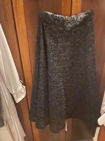 아푸와이저 리셰 리본 자수 플레어 스커트