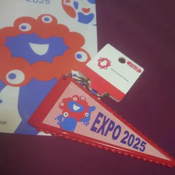 [ 새상품 ] EXPO2025 오사카 만박 미야쿠미야쿠 페넌트 키링 레드