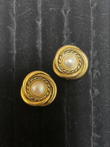 새상품급 잉게보그 INGEBORG 골드 펄 귀찌