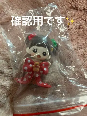 도트 리본의 여아 피규어