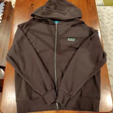 미사용 새상품! synagi 다크 그레이 후드 부착 후드티 L 사이즈