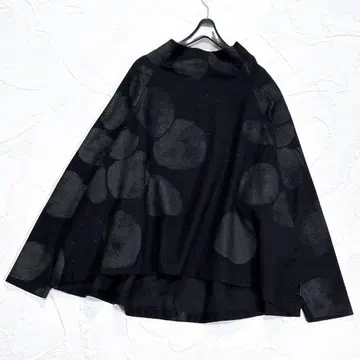 새상품급 모유루 티셔츠 도트 하이넥 변형 돌먼 슬리브 최근