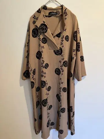 시선당 토모 컬렉션 장미 수예 스키퍼 원피스