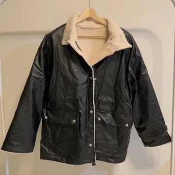 HELK 블랙 인조 가죽 보아 부착 아우터