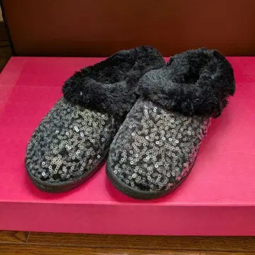 Dearfoams 실내/실외 슬리퍼 24~25cm 퍼 포함 슬립온 블랙