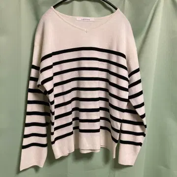 Lug noncure 숏 기장 보더 스웨터