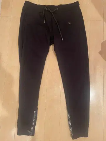 블랙 조거 팬츠 스톤 장식