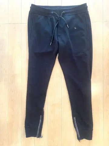 블랙 조거 팬츠 스톤 장식