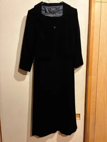 FUNQUETH 블랙 원피스 수트 사이즈 9