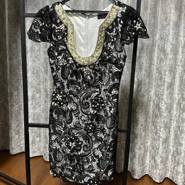 미니 드레스 레이스 비즈 장식 타이트 핏 드레스