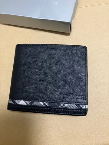 새상품 뉴요커 이단 접이식 지갑
