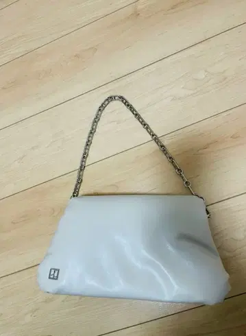 [LE VERNIS) PUFFER SQUARE BAG 미사용 새상품