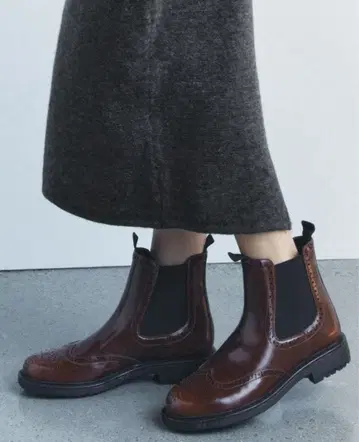 택 포함 새상품 ZARA 사이드 고어 부츠 브라운 빅 사이즈