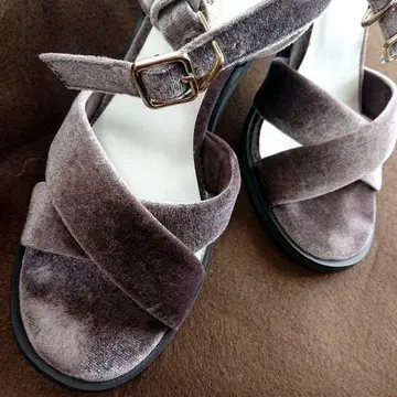 [새상품급] LE VERNIS 퍼플 벨벳 샌들