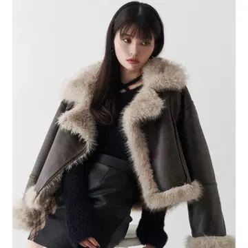 MURUA 언이븐 숏 페이크 무스탕 자켓 브라운