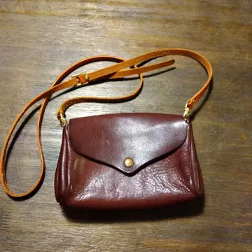 다크 브라운 가죽 숄더백