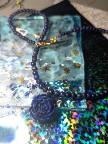 라피스 라줄리 로즈 카빙 목걸이