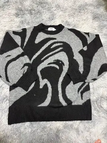 AZUL BY MOUSSY 아트풍 긴팔 스웨터