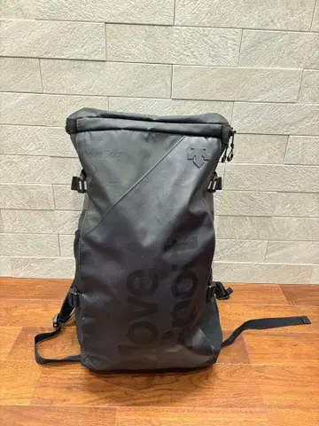 MOVESPORT 데상트 대용량 백팩 블랙 백팩